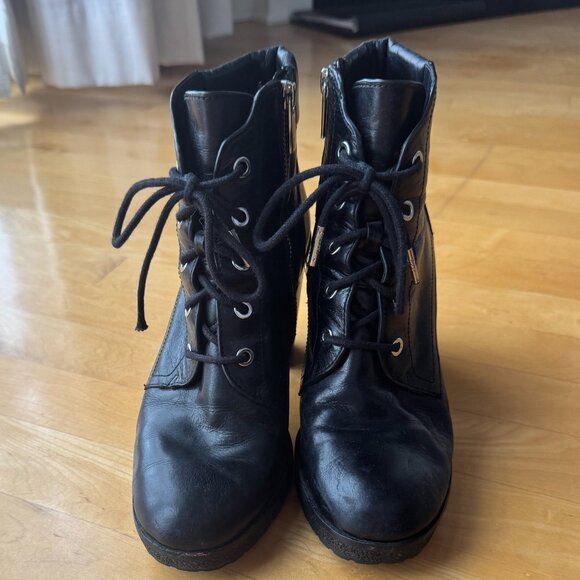 Michael Kors Black Leather Lace Up Heeled Ankle Boot Size 8.5 - Picture 4 of 6